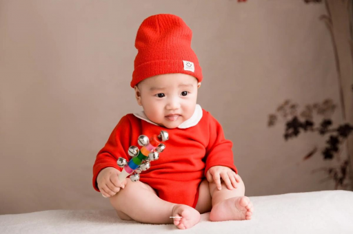 广州借卵试管代怀包男孩六个月宝宝总是摇头